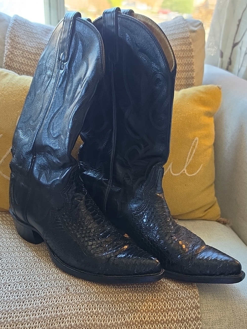 AWESOME VINTAGE IMPERIAL  PYTHON SNAKESKIN BOOTS